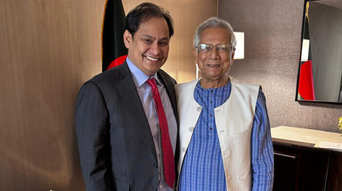 প্রধান উপদেষ্টার সঙ্গে স্ন্যাপচ্যাটের সাবেক সিএসও ইমরান খানের সাক্ষাৎ